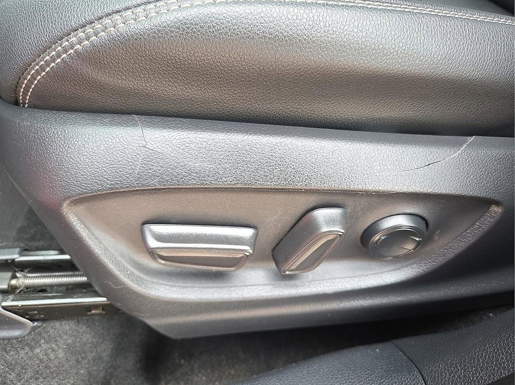 Used 2022 Toyota Corolla Cross XLE image 14