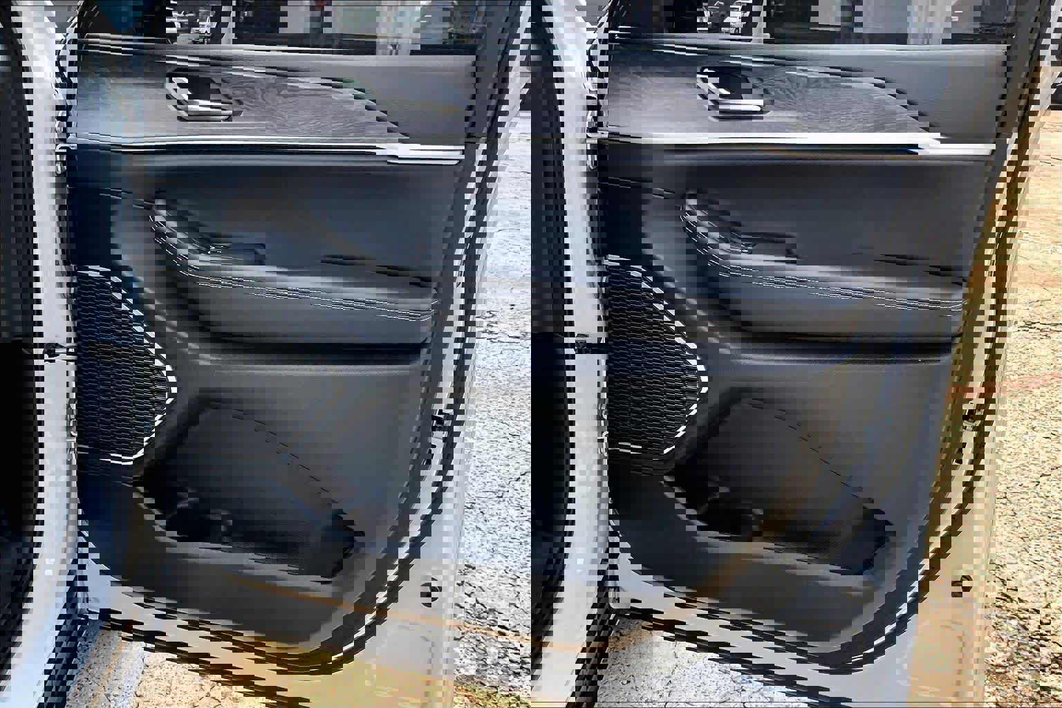 Used 2022 Jeep Grand Cherokee Limited w/ Luxury Tech Group II image 22