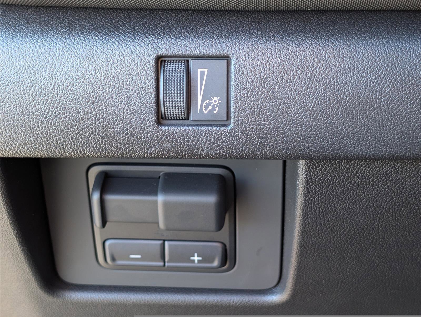 Used 2025 Chevrolet Colorado Z71 w/ Midnight Edition image 23