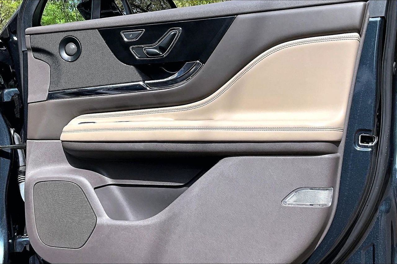 Used 2020 Lincoln Corsair Reserve image 27