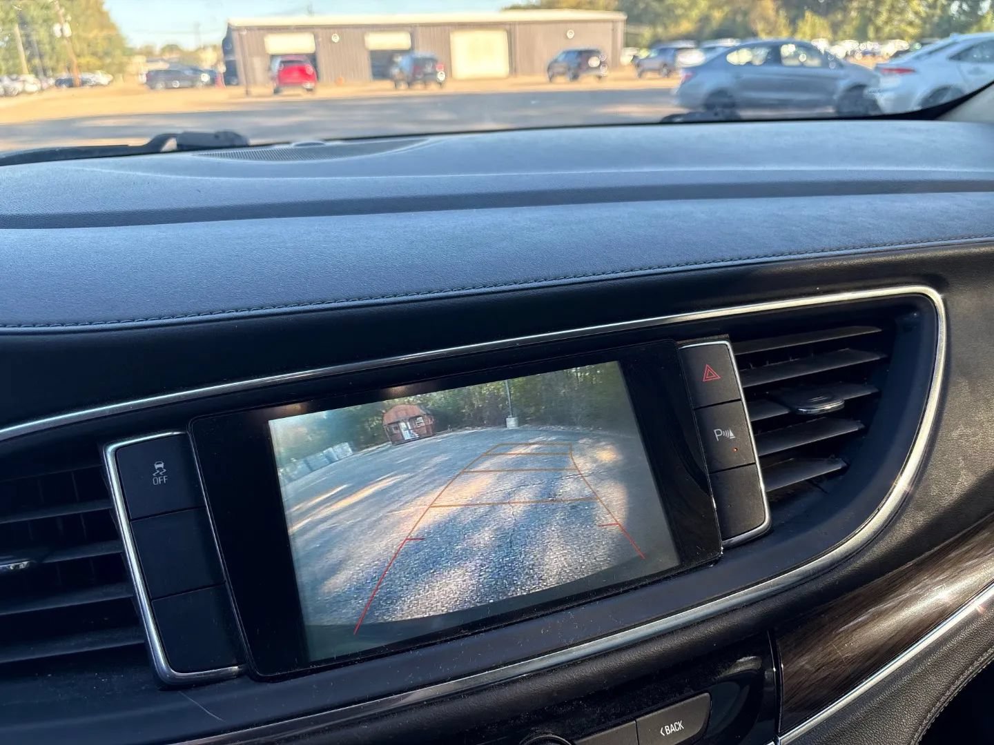 Used 2019 Buick Enclave Essence FWD image 13