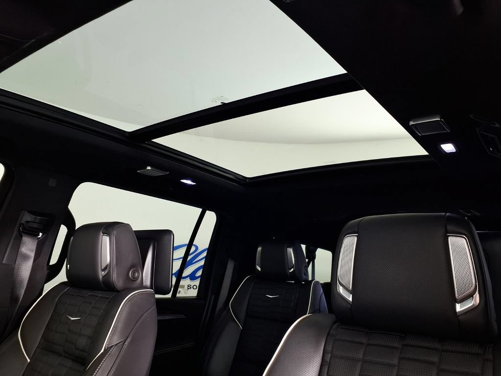 Used 2025 Cadillac Escalade ESV V AWD/4WD image 14