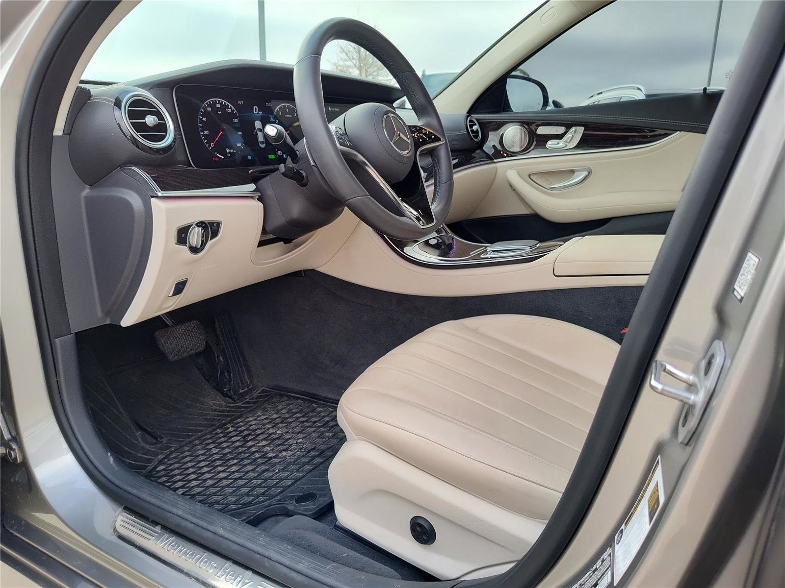 Used 2022 Mercedes-Benz E 450 4MATIC Sedan image 2