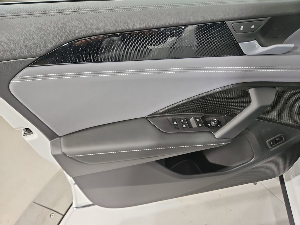 New 2026 Volkswagen Tiguan SE R-Line image 10