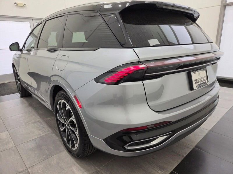 Used 2025 Lincoln Nautilus Reserve AWD/4WD image 4