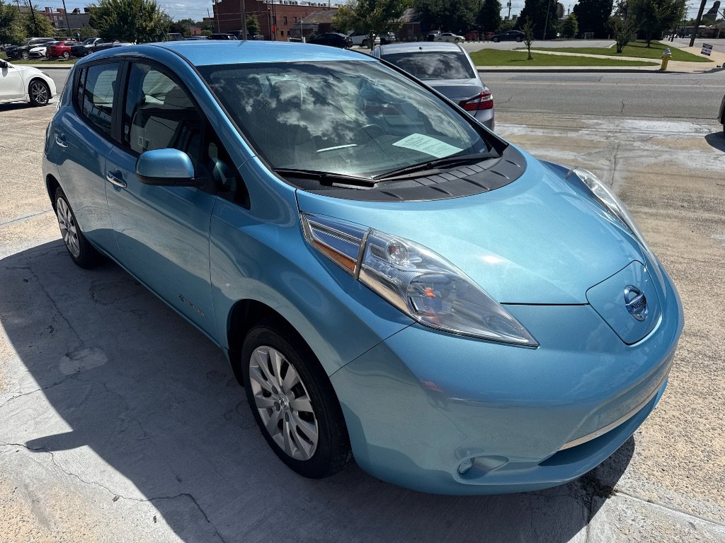 Used 2015 Nissan Leaf S w/ Charge Package FWD image 2