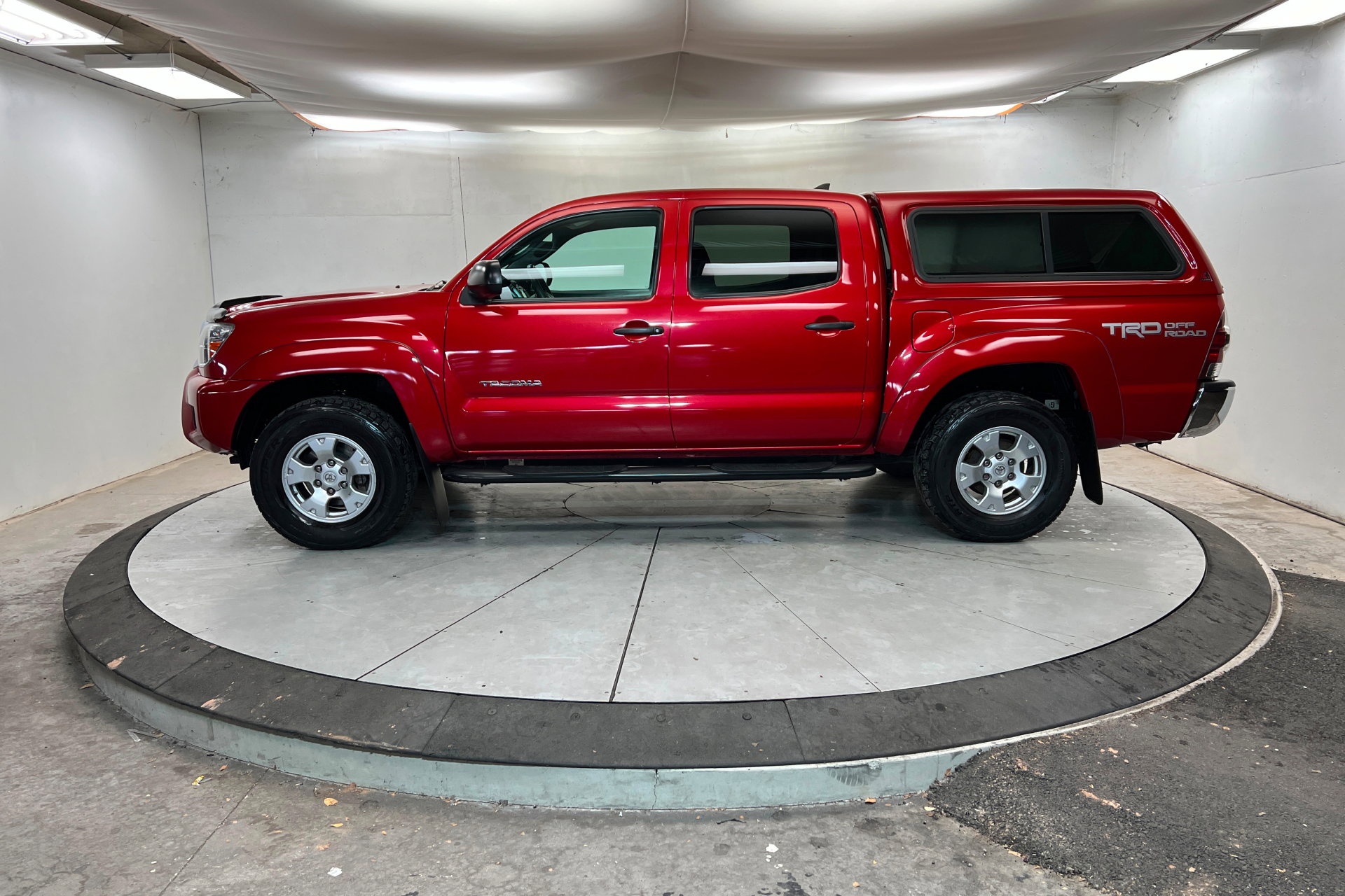 Used 2014 Toyota Tacoma w/ TRD Off-Road Package image 2