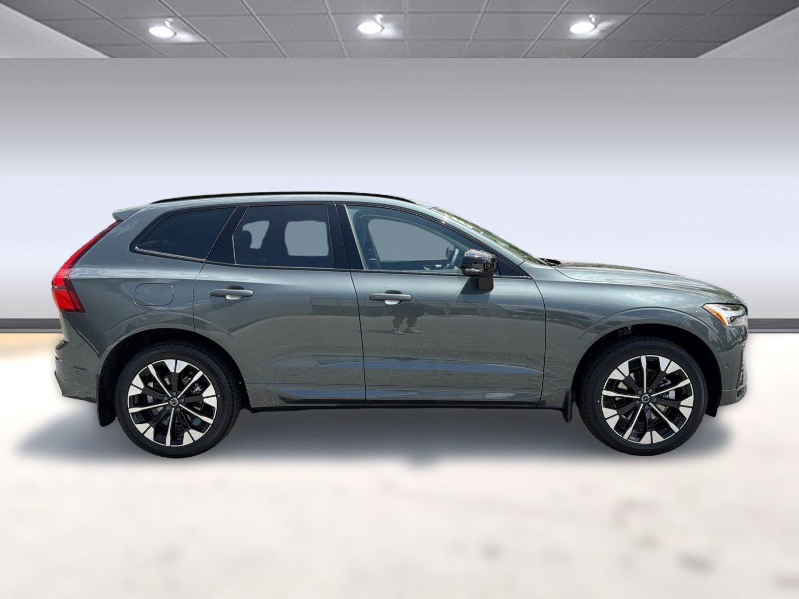 New 2026 Volvo XC60 B5 Plus w/ Protection Package Premier AWD/4WD image 8