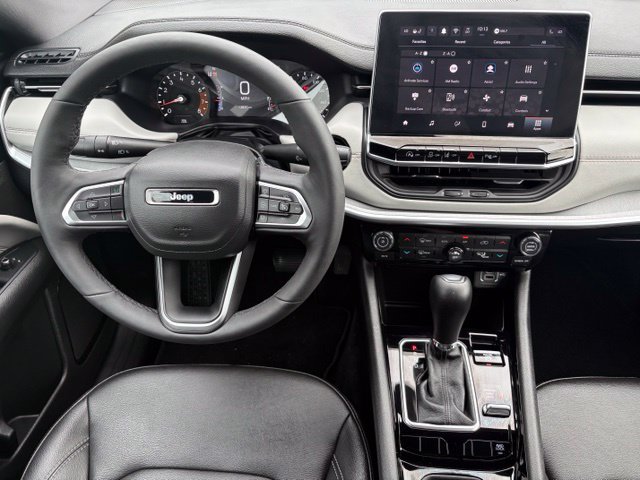 Used 2025 Jeep Compass Limited AWD/4WD image 3