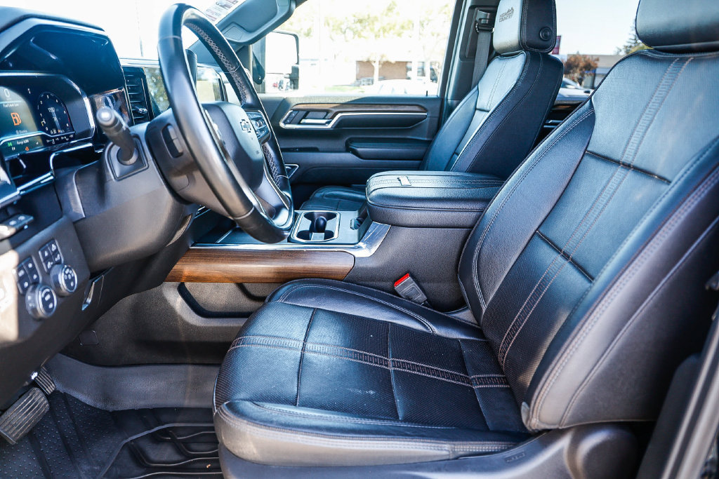 Used 2024 Chevrolet Silverado 3500 High Country w/ Technology Package AWD/4WD image 45