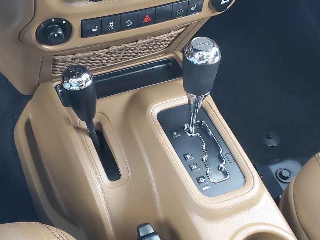 Used 2014 Jeep Wrangler Unlimited Sahara w/ Connectivity Group image 18