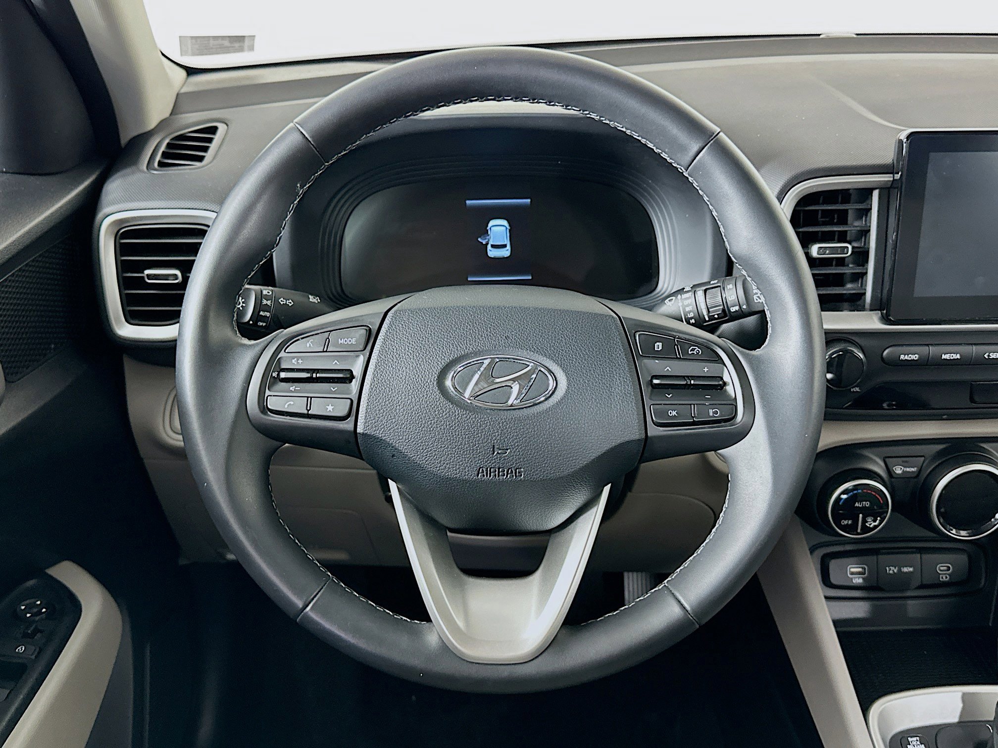 Used 2025 Hyundai Venue SEL image 18