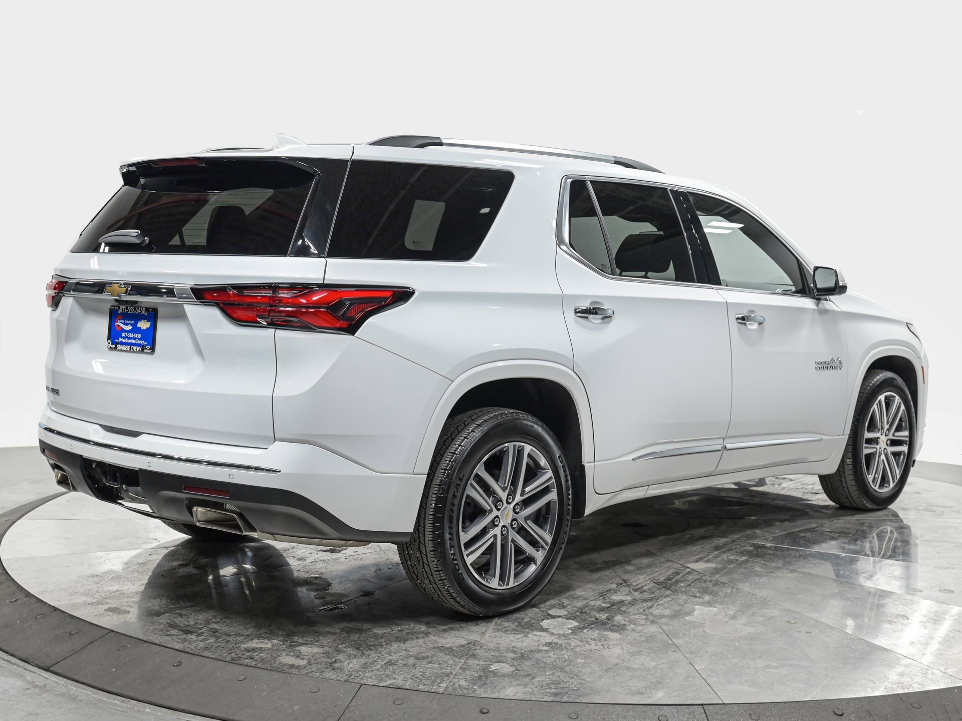 Used 2023 Chevrolet Traverse High Country w/ LPO, Floor Liner Package FWD image 7