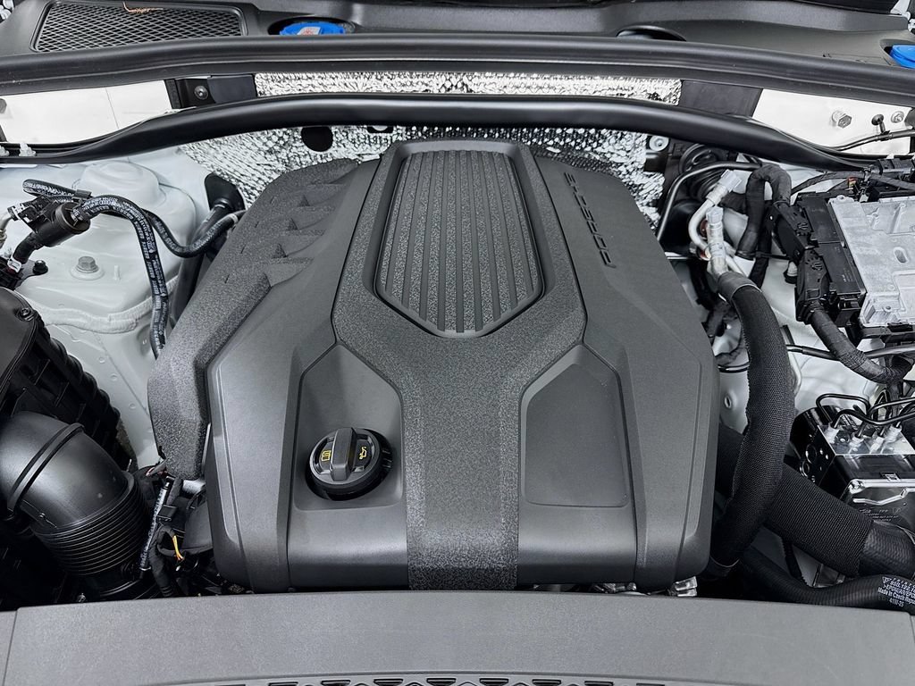 New 2026 Porsche Macan Turbo AWD/4WD image 33