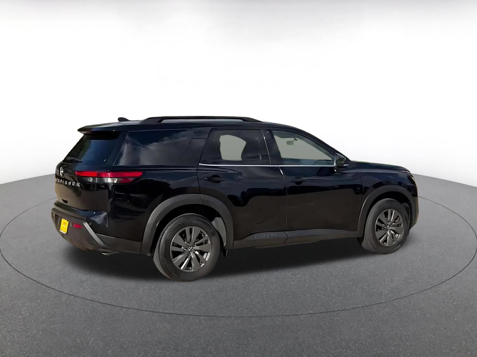 Used 2025 Nissan Pathfinder SV FWD image 15
