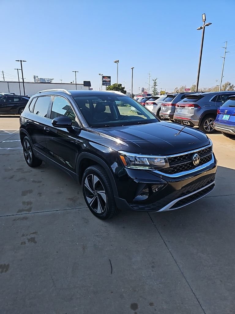 Used 2024 Volkswagen Taos SE image 3