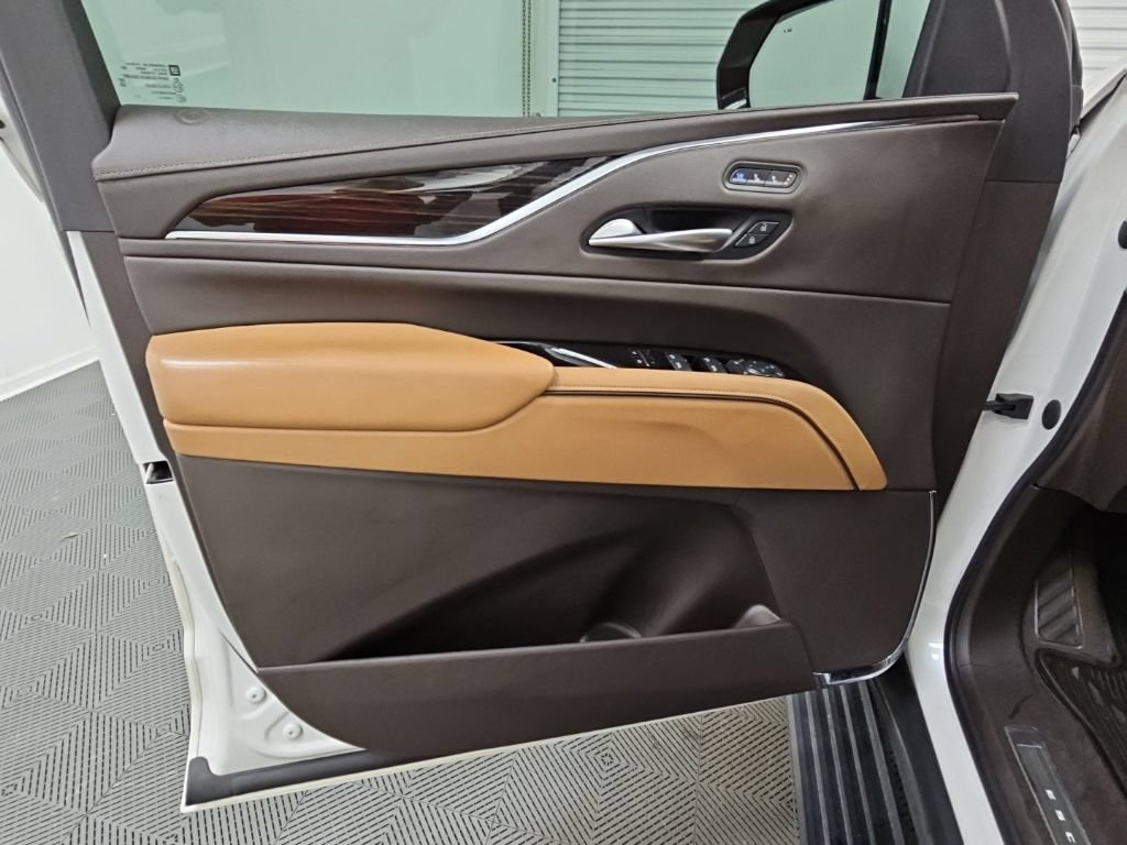 Used 2022 Cadillac Escalade Premium Luxury w/ Performance Package AWD/4WD image 32