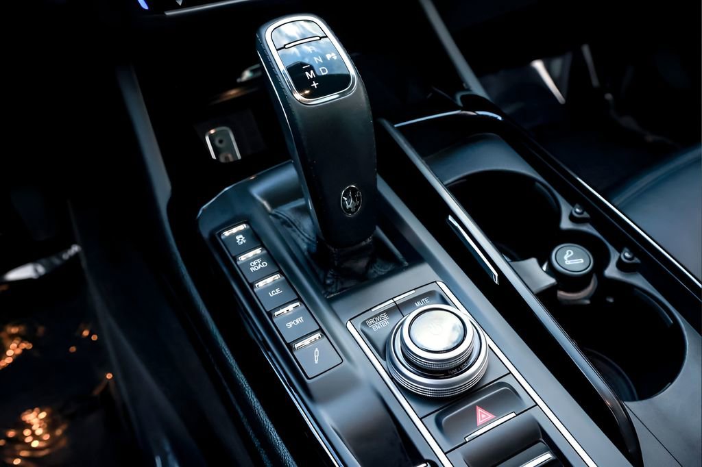 Used 2021 Maserati Levante image 34