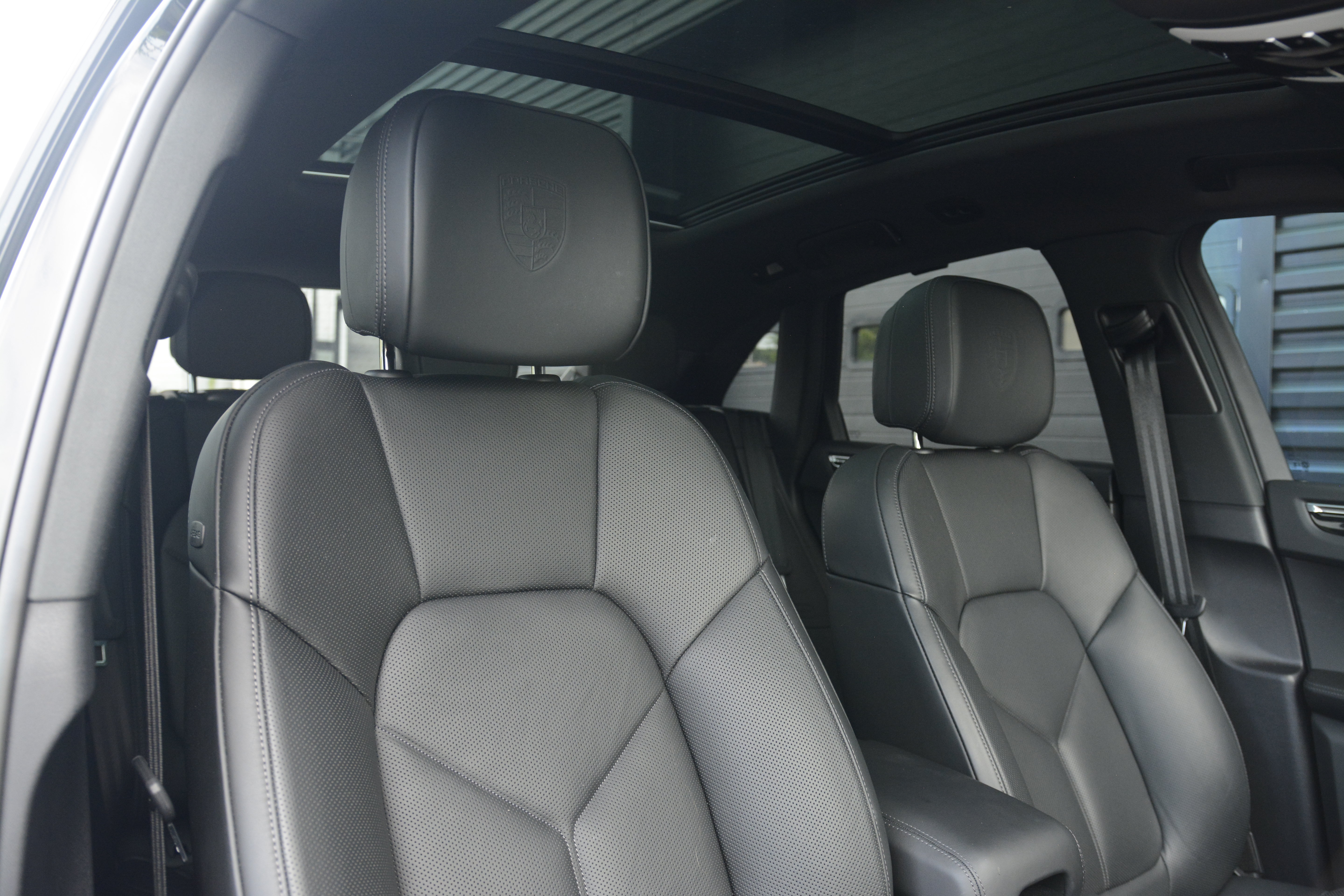 Certified 2026 Porsche Macan Turbo AWD/4WD image 27