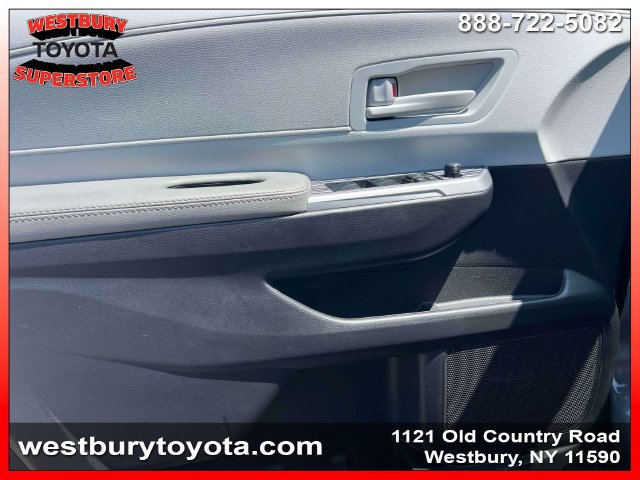 Used 2025 Toyota Sienna LE FWD image 20