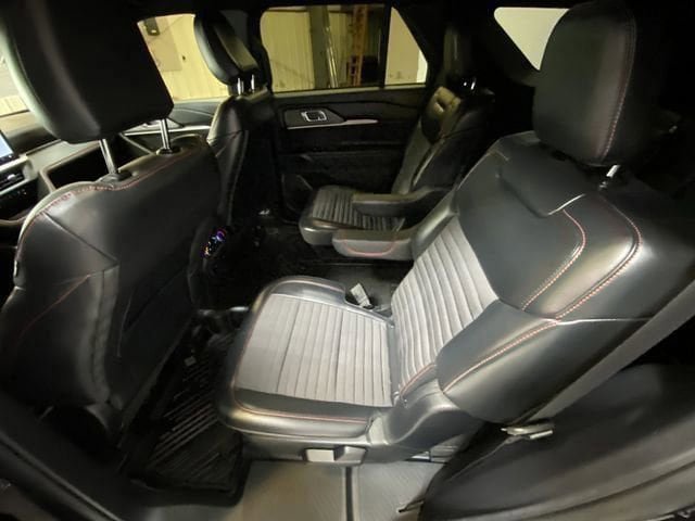 Used 2025 Ford Explorer ST-Line AWD/4WD image 25