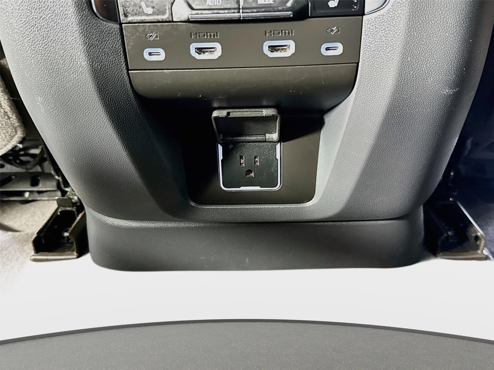 Certified 2024 GMC Yukon Denali w/ Advanced Technology Package RWD image 28