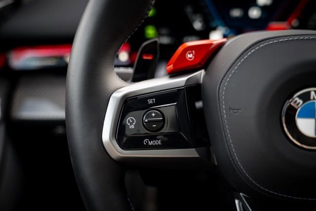 Used 2025 BMW M5 w/ Executive Package image 38