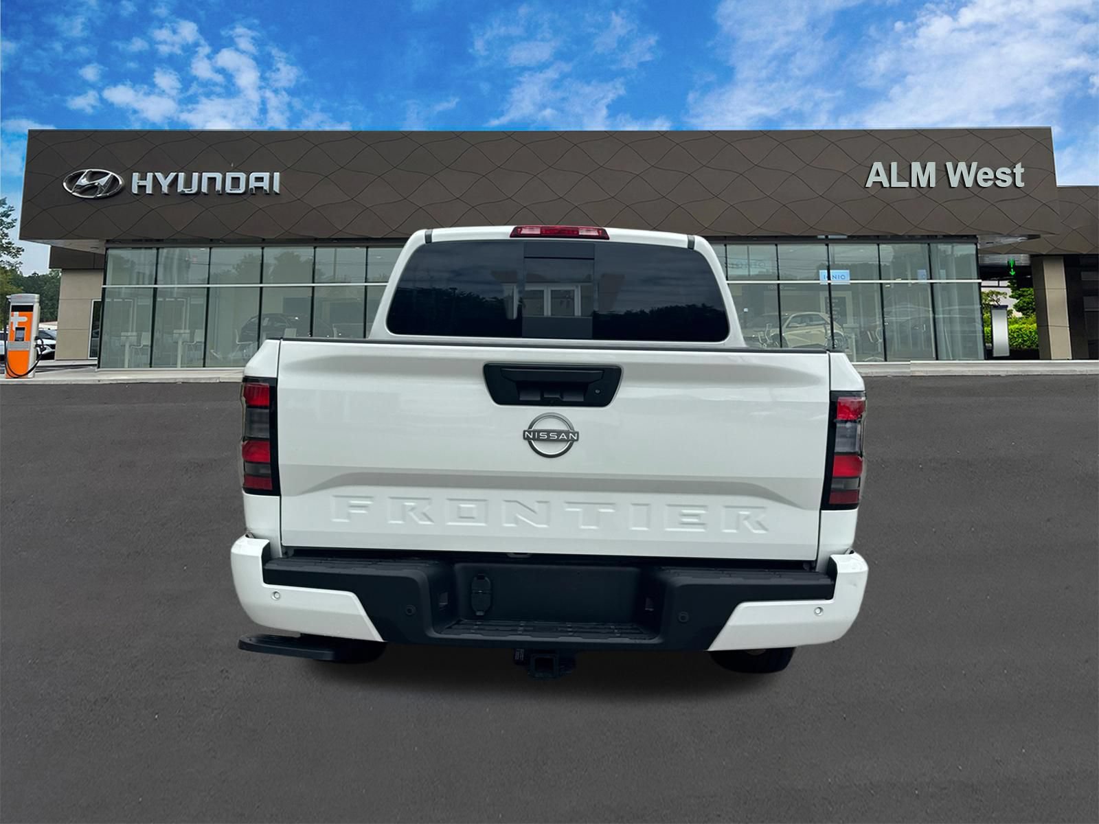 Used 2025 Nissan Frontier SV w/ Tow Package RWD image 6