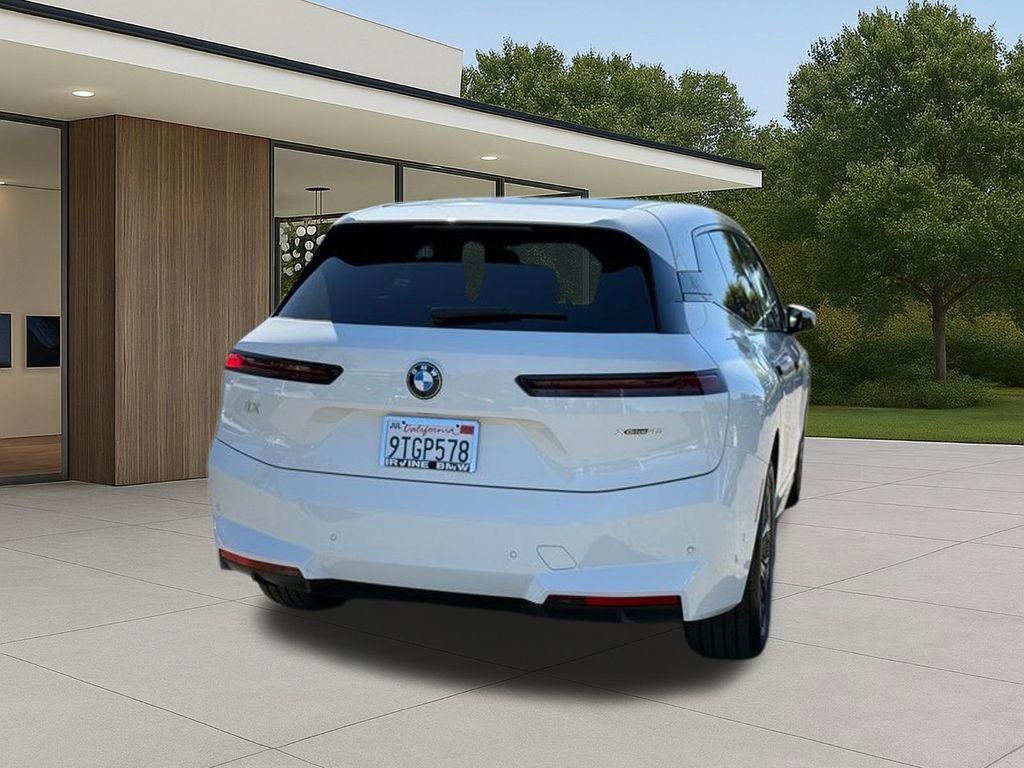 Used 2026 BMW iX xDrive45 w/ Premium Package image 9