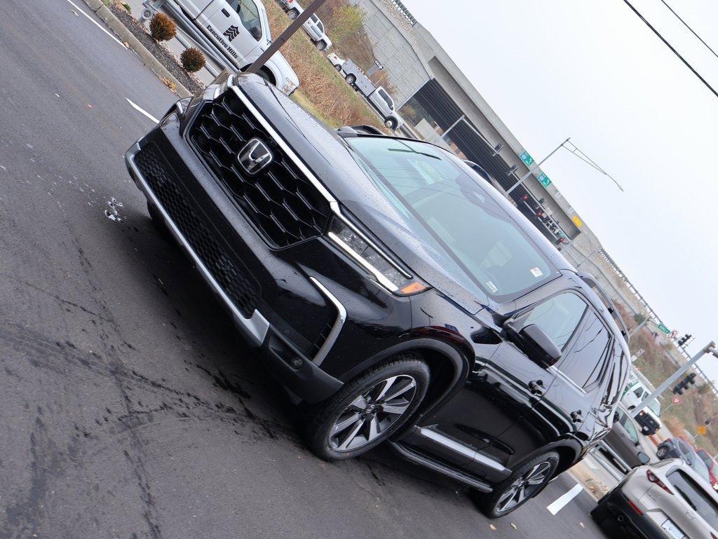 Certified 2023 Honda Pilot Black Edition image 3
