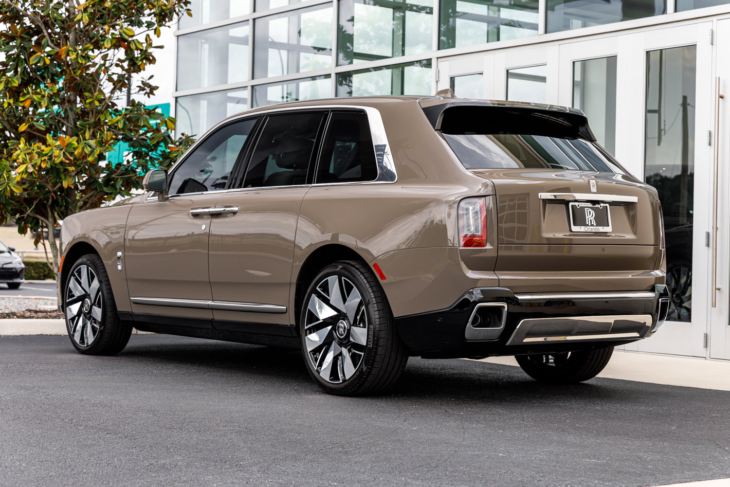 Certified 2025 Rolls-Royce Cullinan AWD/4WD image 11