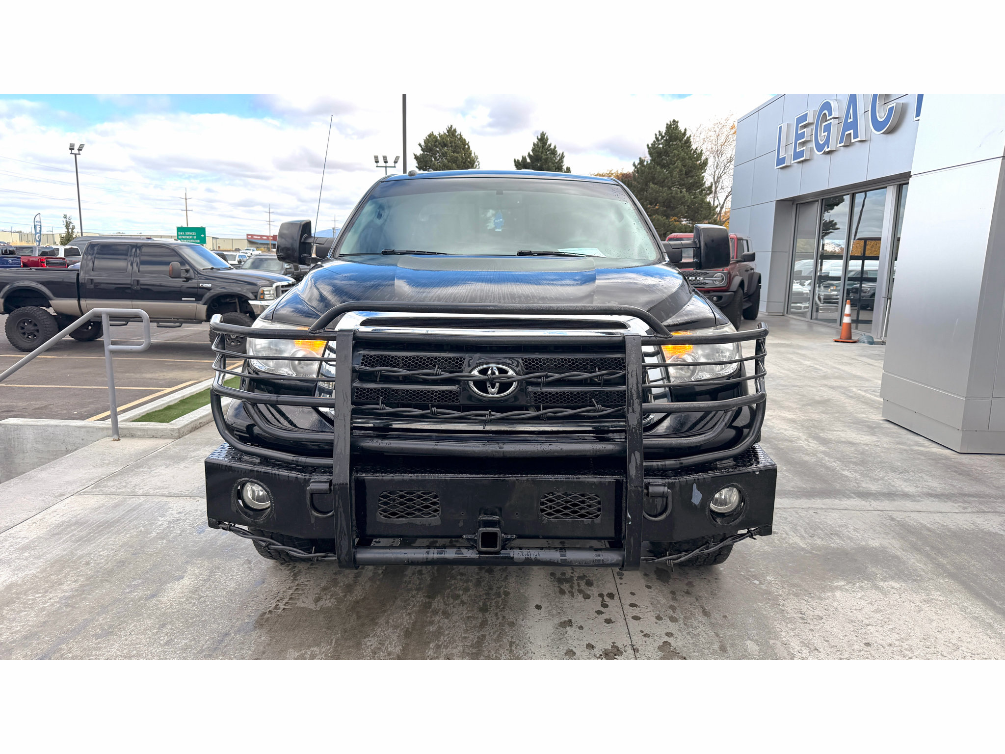 Used 2010 Toyota Tundra 4x4 Double Cab w/ TRD Off-Road Pkg image 2