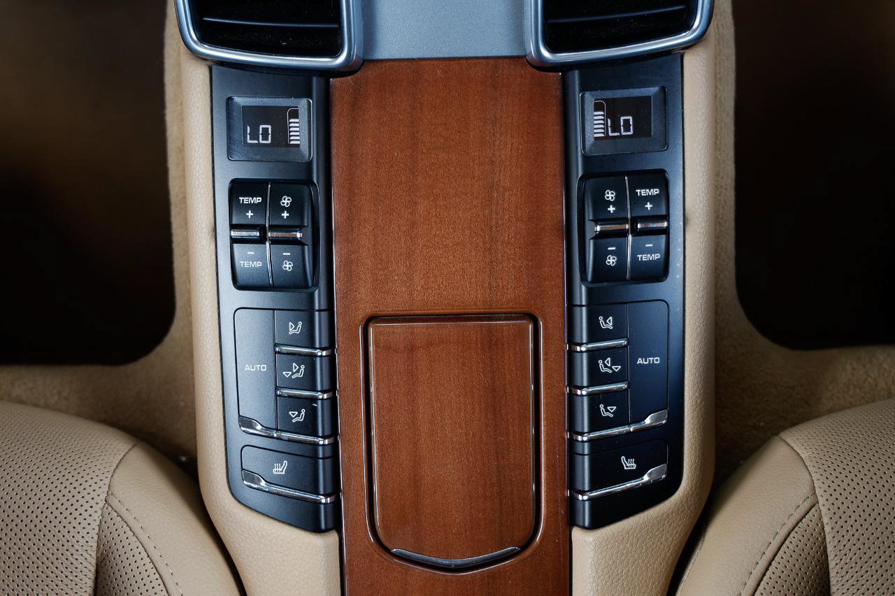 Used 2014 Porsche Panamera S RWD image 38