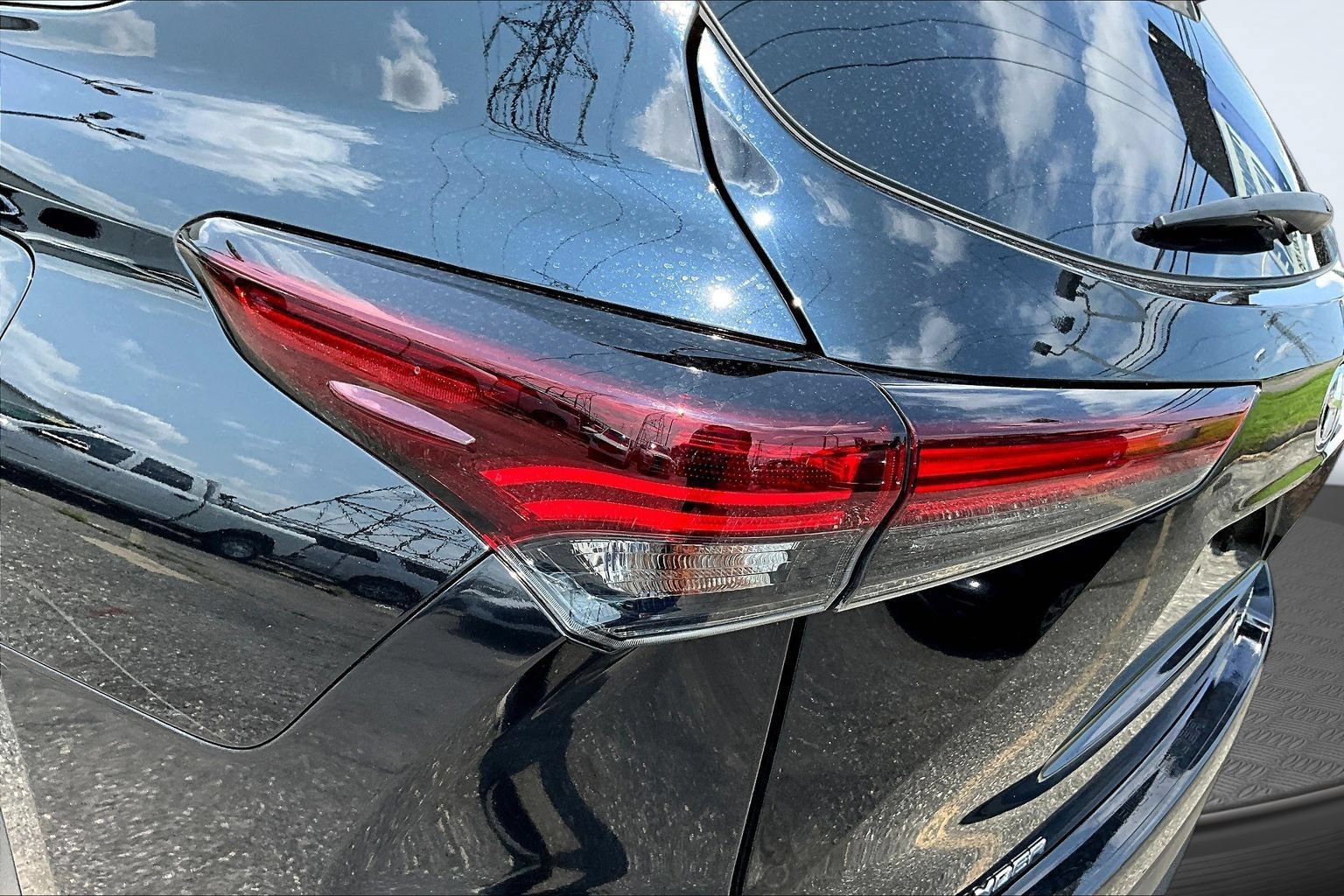 Used 2024 Toyota Highlander XLE AWD/4WD image 22