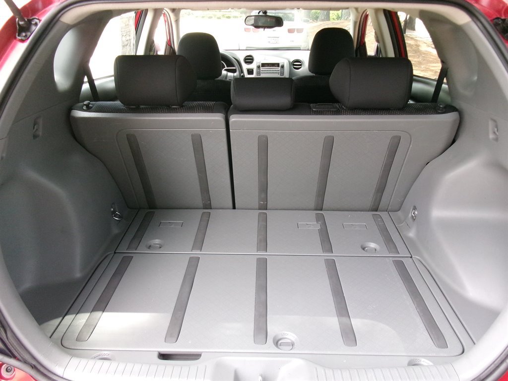 Used 2009 Pontiac Vibe w/ Preferred Package FWD image 25