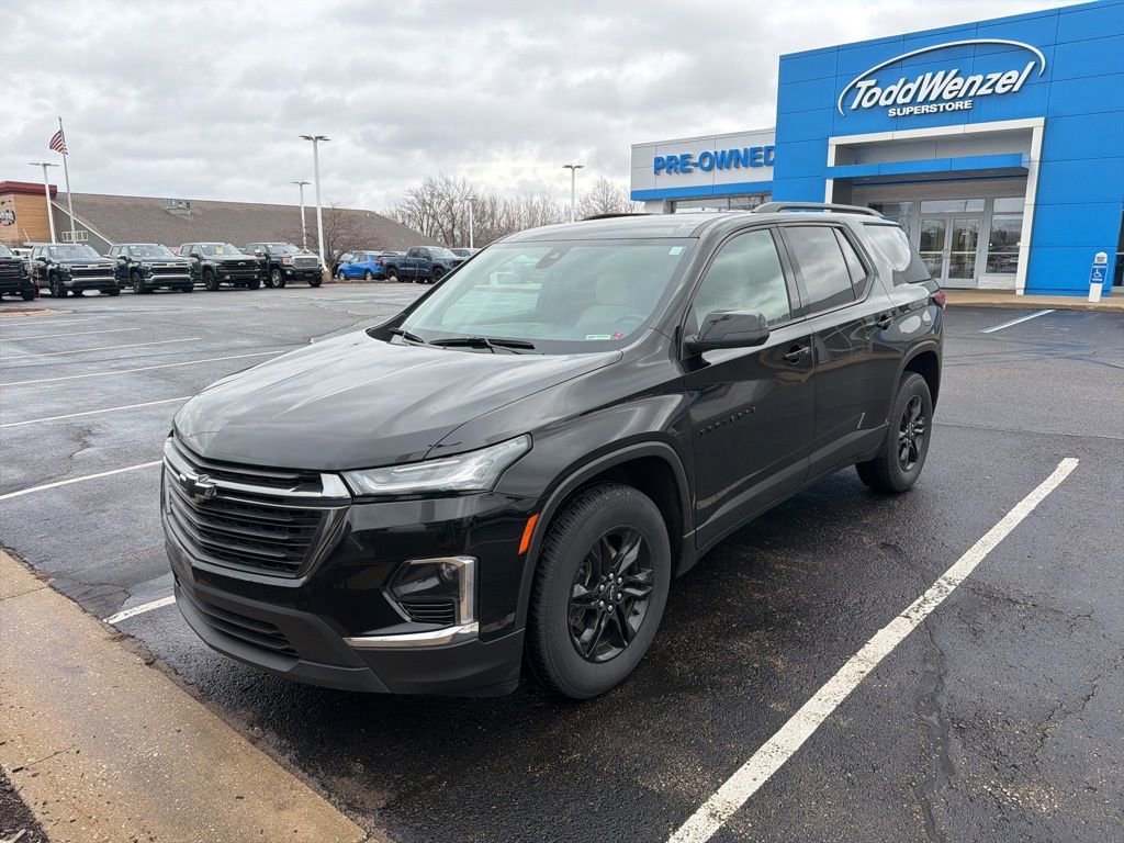 Used 2023 Chevrolet Traverse LS w/ Midnight/Sport Edition image 3