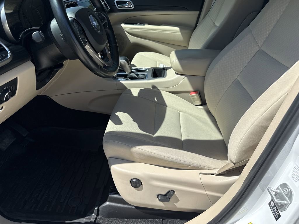 Used 2022 Jeep Grand Cherokee Laredo E w/ Security & Convenience Group image 12