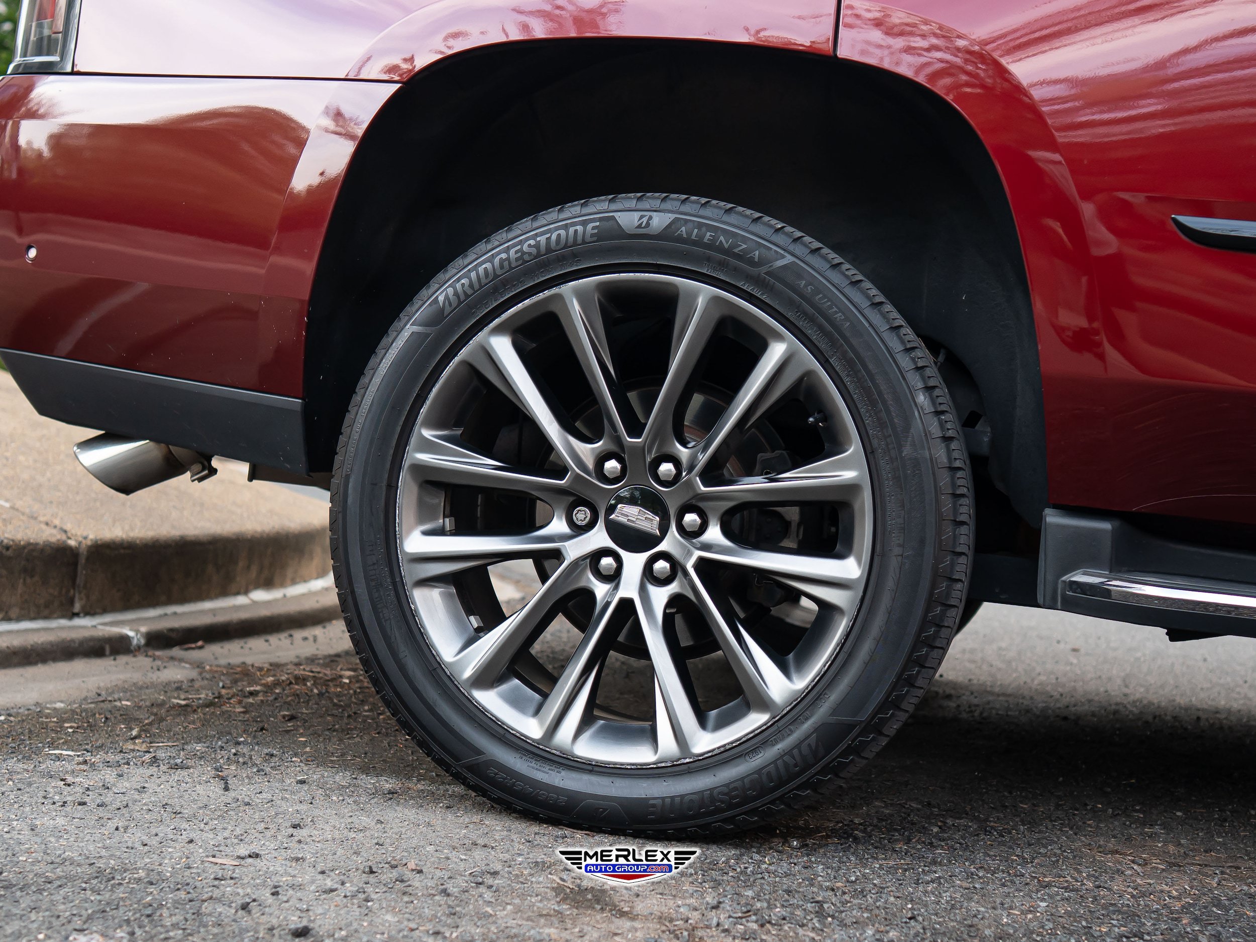 Used 2020 Cadillac Escalade Luxury w/ Escalade Sport Edition AWD/4WD image 11