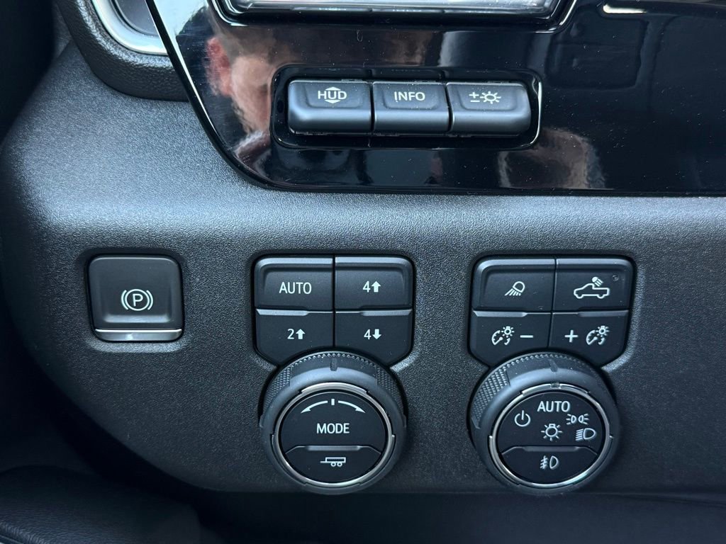 Used 2024 Chevrolet Silverado 2500 LTZ w/ LTZ Convenience Package image 26