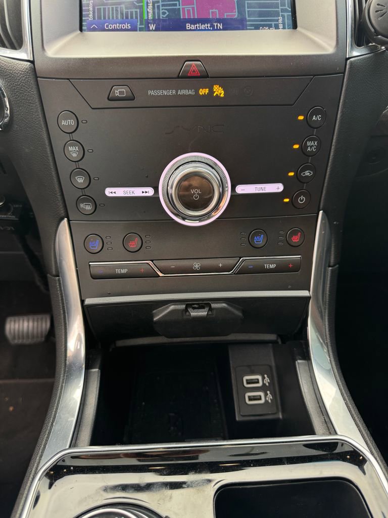 Used 2020 Ford Edge Titanium w/ Equipment Group 301A image 22