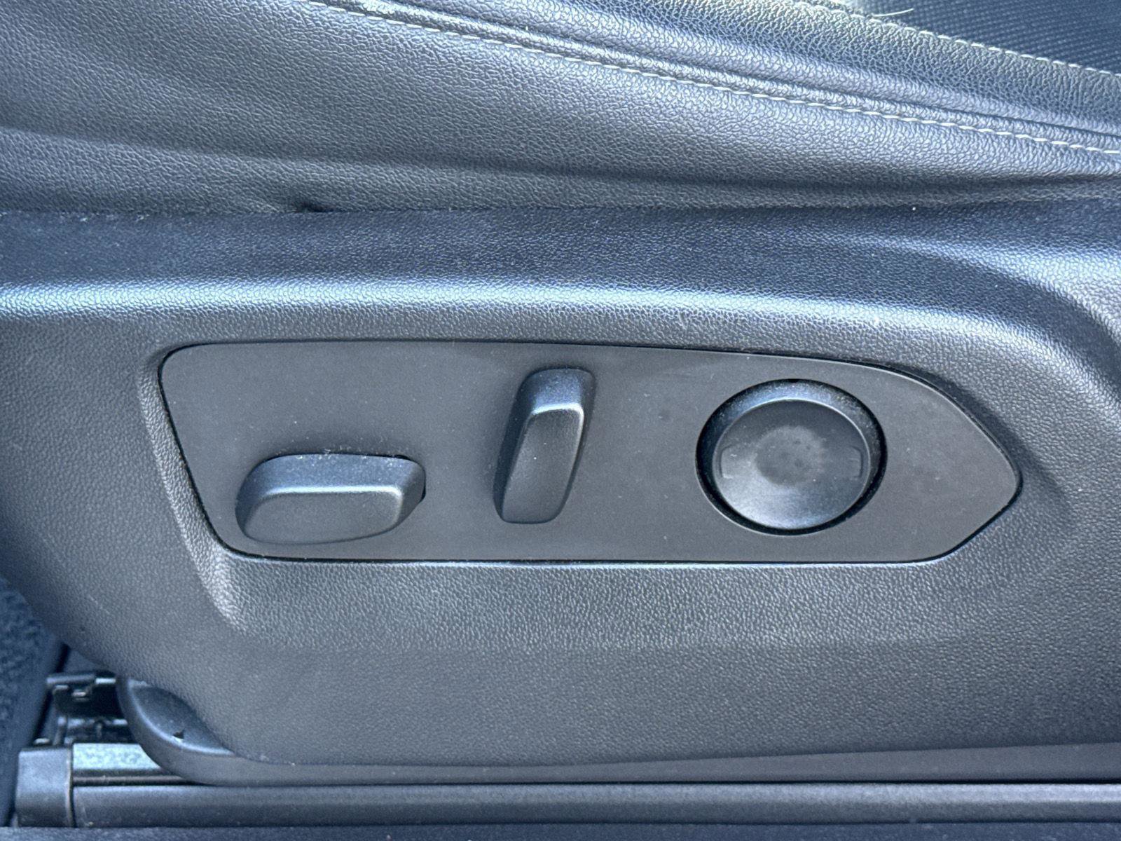 Used 2022 GMC Sierra 1500 SLT w/ SLT Premium Package image 17