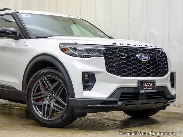 Used 2025 Ford Explorer ST-Line w/ Premium Package RWD image 6