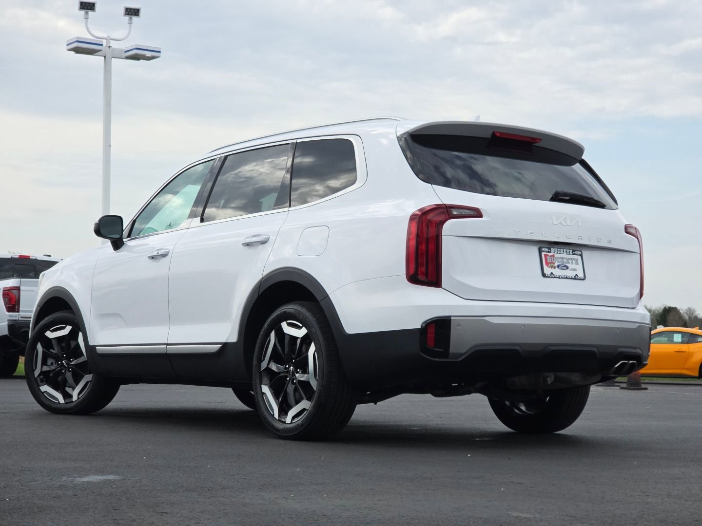 Used 2025 Kia Telluride S image 16