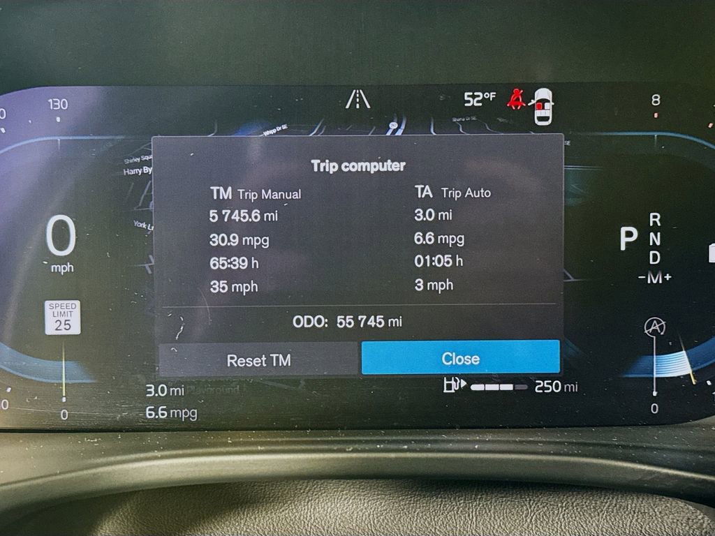 Used 2023 Volvo XC40 B5 Core w/ Convenience Package image 12