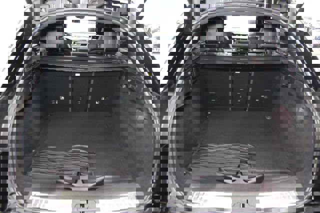 Used 2018 Land Rover Range Rover Velar R-Dynamic SE image 24