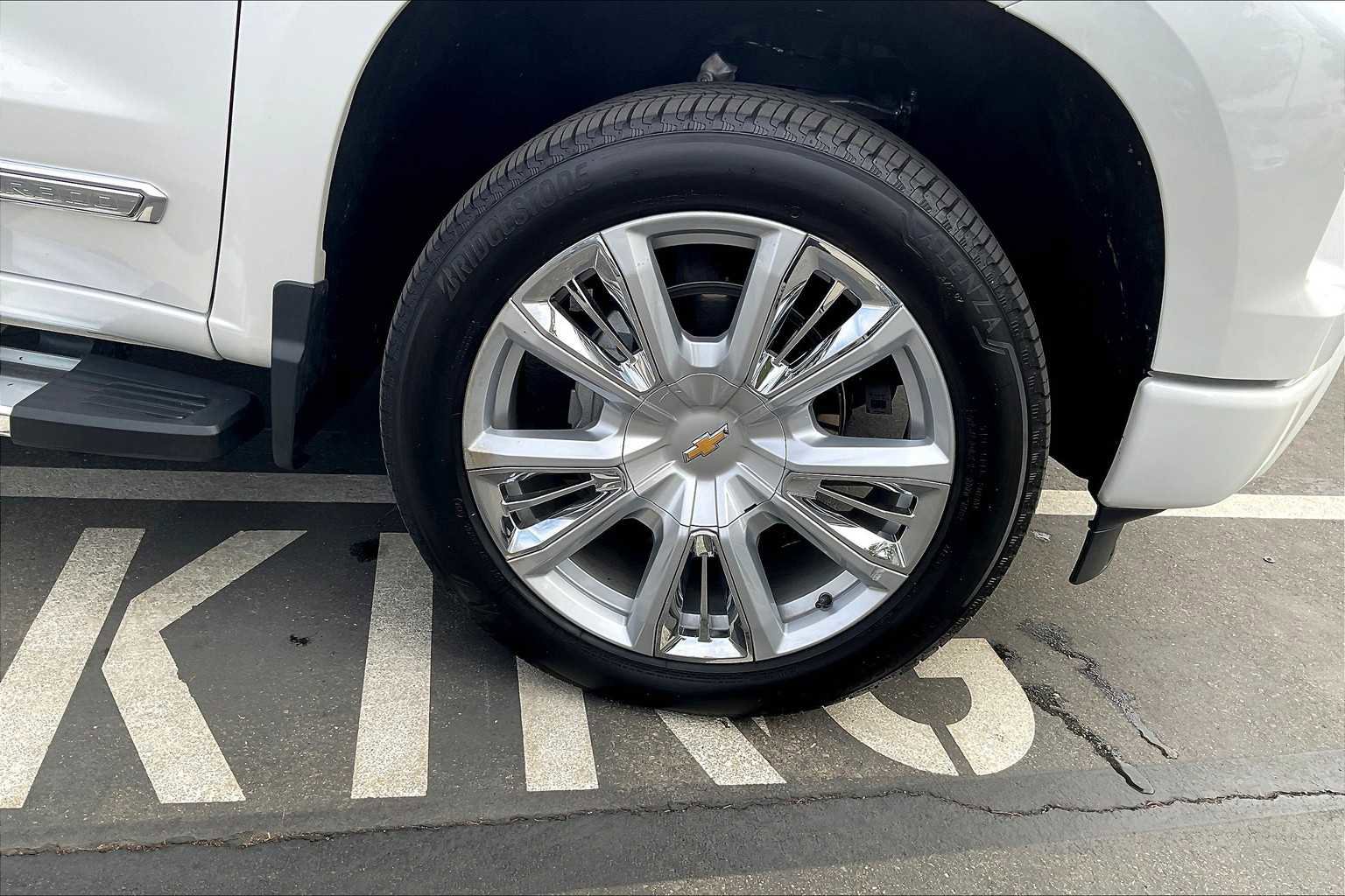 Used 2024 Chevrolet Silverado 1500 High Country w/ High Country Premium Package image 11