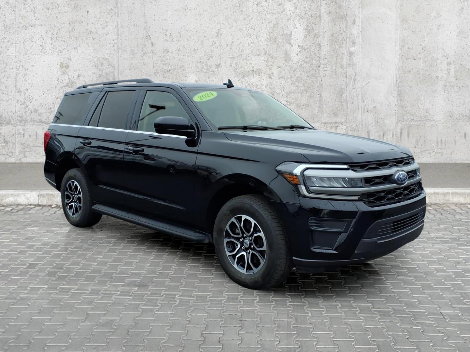 Used 2024 Ford Expedition XLT AWD/4WD image 2