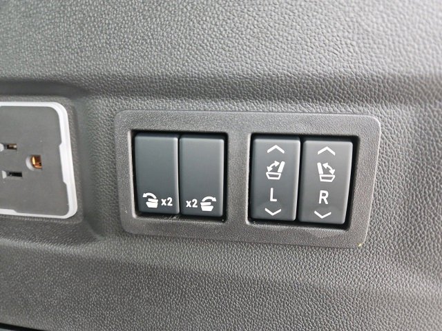 New 2026 GMC Yukon Denali w/ Sun & Power Step Package image 13