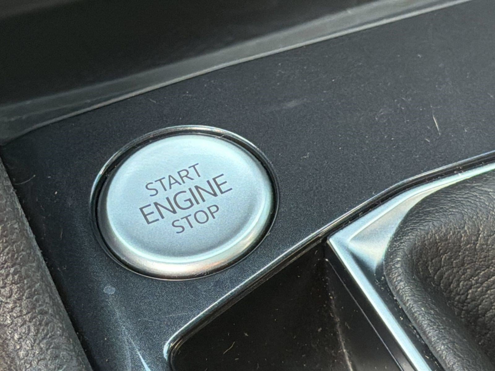 Used 2024 Volkswagen Tiguan SEL R-Line AWD/4WD image 18