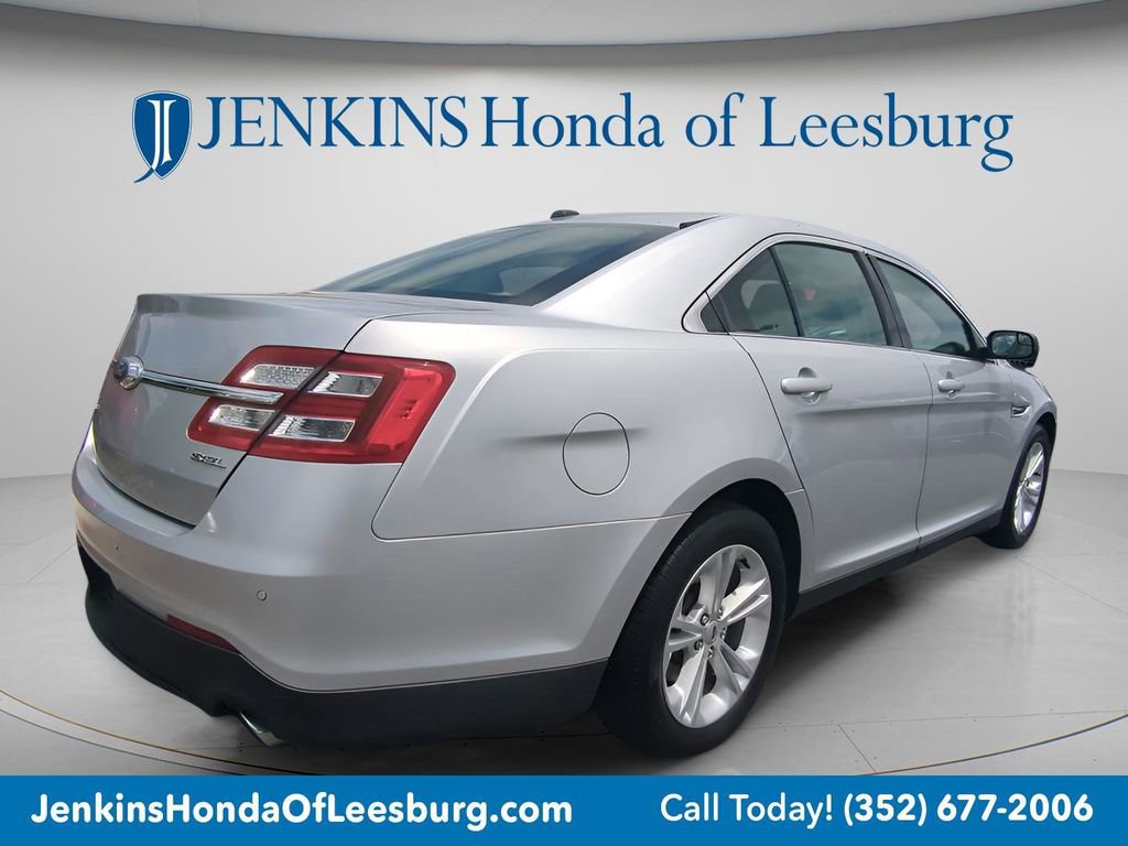 Used 2017 Ford Taurus SEL image 3
